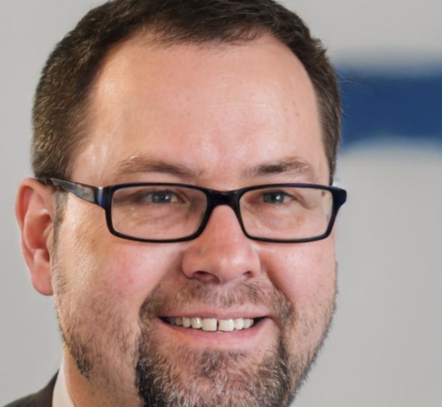 Portrait de Pierre Martineau, spécialiste en éducation financière